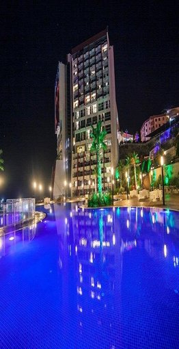 Ak Resort Hotel Gece Görünümü