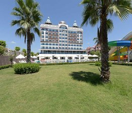Albahir Deluxe Hotel Bahçeden Görünüm