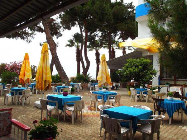 Erdek Alevok Otel Bahçe Cafe