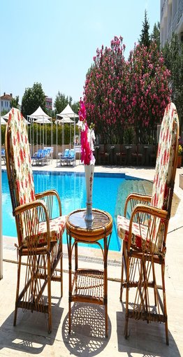 Erdek Alevok Otel Havuz Keyfi