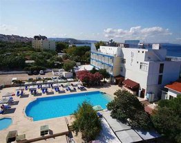 Erdek Alevok Otel Havuz Otel Manzarası