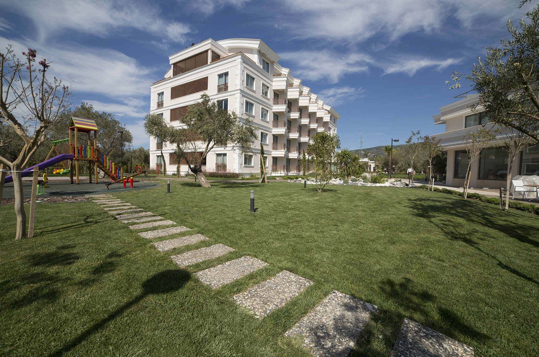 Altınoluk Rawda Hotel Otel Bahçeden Görünümü