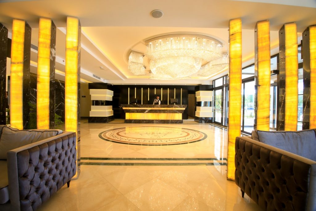 Aymira Hotel Lobi