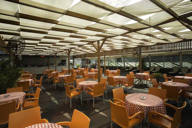 Bera Alanya Hotel Açık Restaurantta Masalar