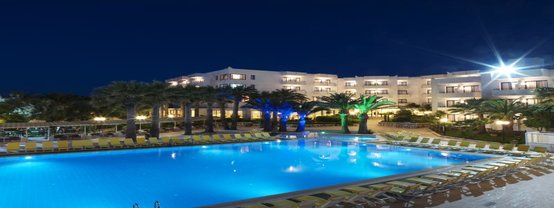 Club Familia Tatil Köyü Akşam Bahçeden Görünümü
