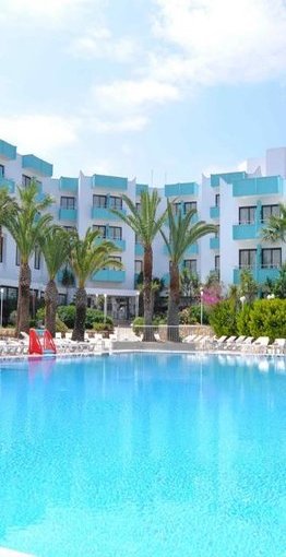 Club Familia Tatil Köyü Havuz Başı Görüntüsü