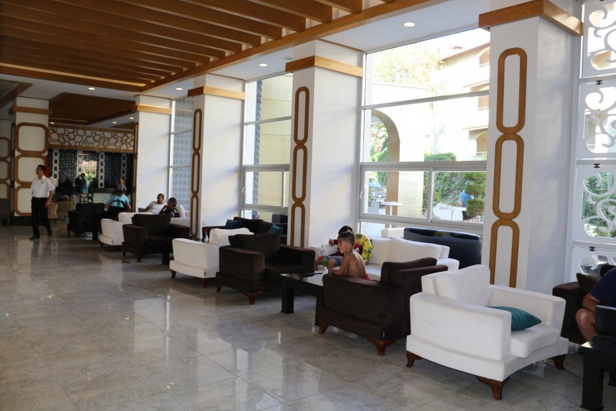 Club Hotel Karaburun Lobi Cafe