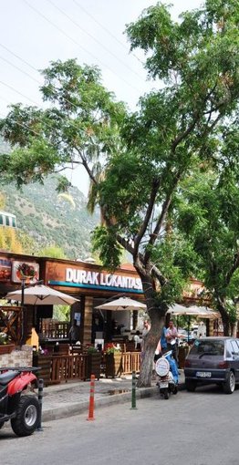 Durak Hotel Caddeden Görünümü