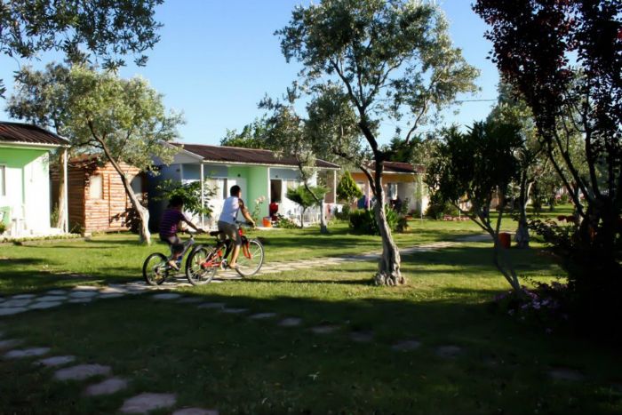 Fıstıklı Çiçekevler Tatil Köyü Bahçe