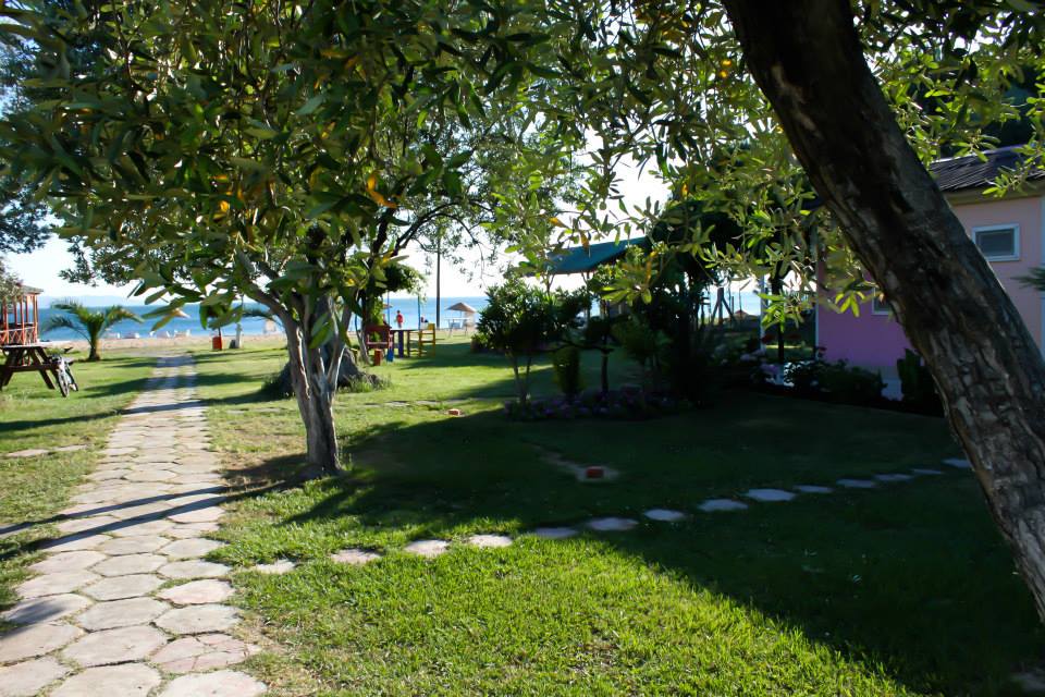 Fıstıklı Çiçekevler Tatil Köyü Yürüme Yolları