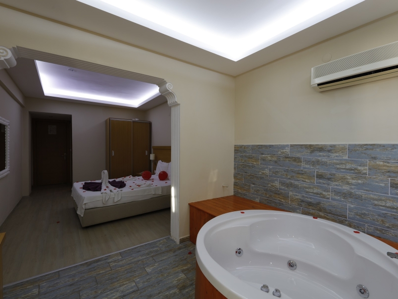 Golden Life Resort Hotel Jakuzi