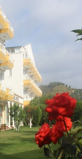 Hare Hotel Bahçeden Görünüm