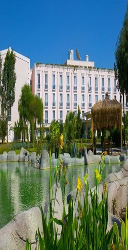 Hedef Beyt Hotel Bahçeden Görüntüsü