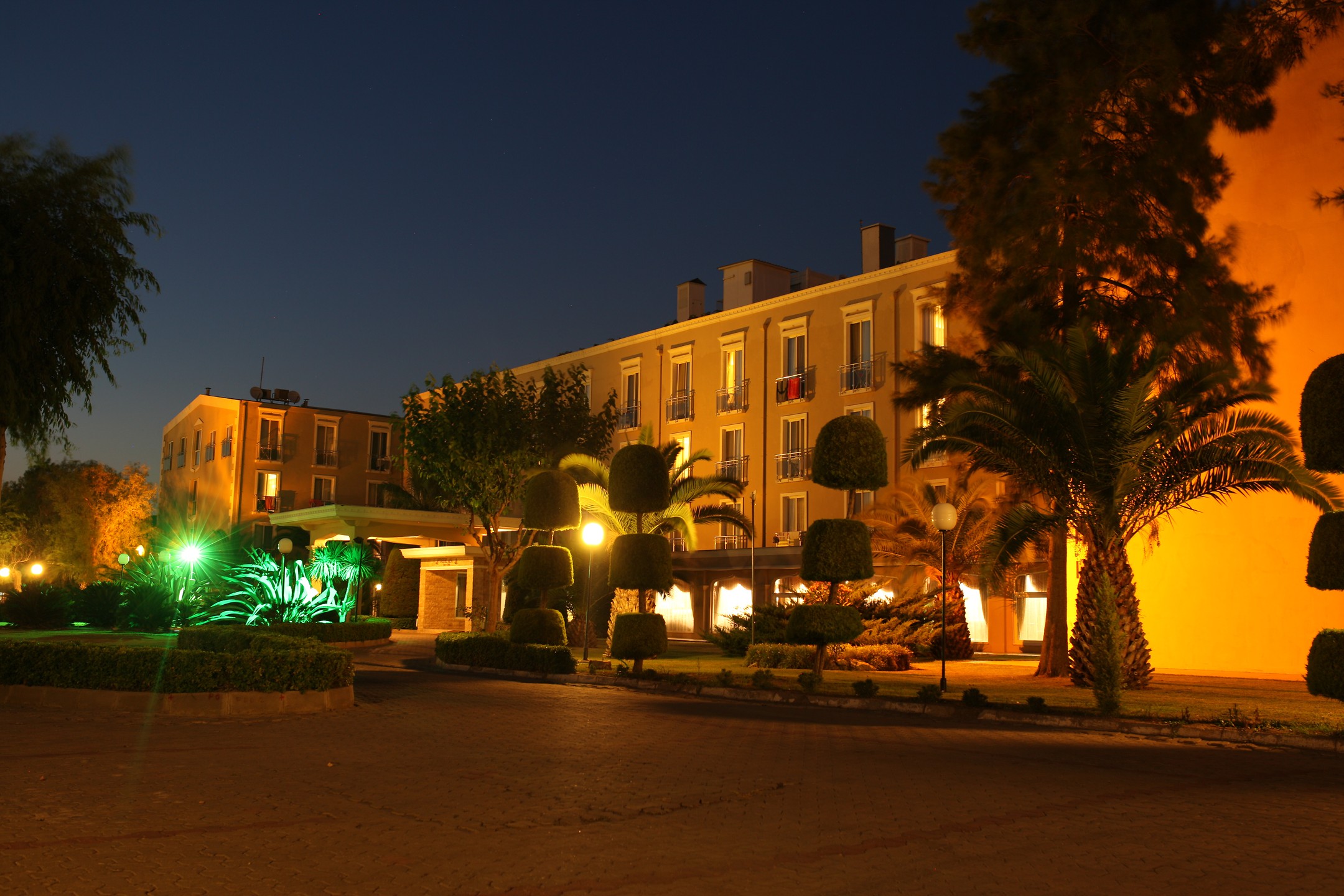 Hedef Beyt Hotel Gece Görünümü