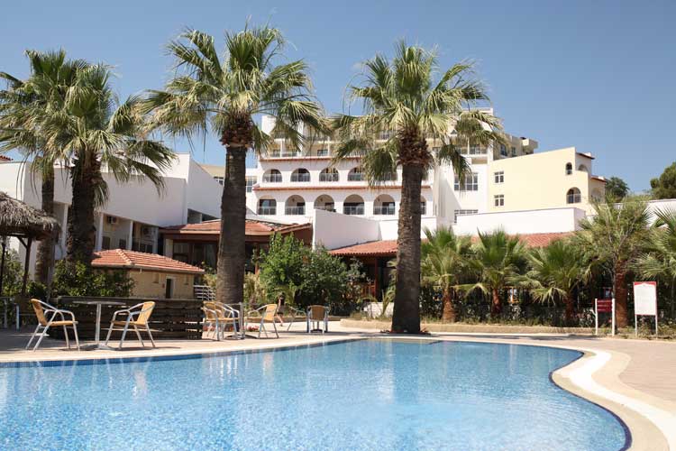 Hedef Dağ Termal Otel Havuz Başı