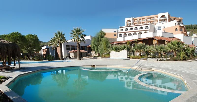 Hedef Dağ Termal Otel Havuz Manzara