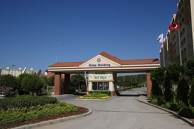 İhlas Armutlu Tatil Köyü Tesis Girişi