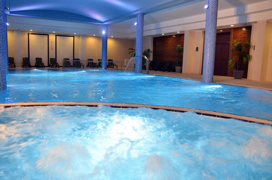 İhlas Armutlu Tatil Köyü Kapalı Havuzları