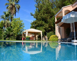 Peninsula Pine Club Butique Hotel Bahçeden Havuz Görüntüsü