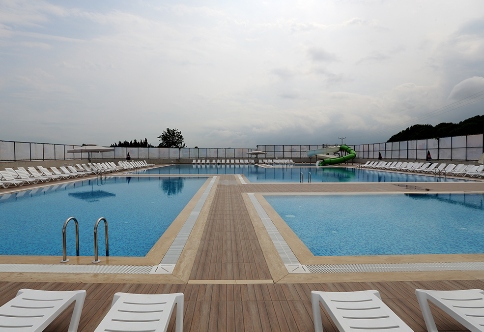 Rizom Tatil Köyü Bayanlar Havuzu ve Tesisi