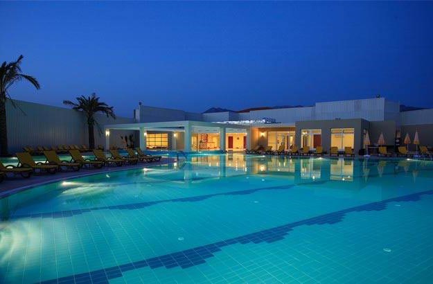 Şah inn Paradise Tatil Köyü Gece Görünümü
