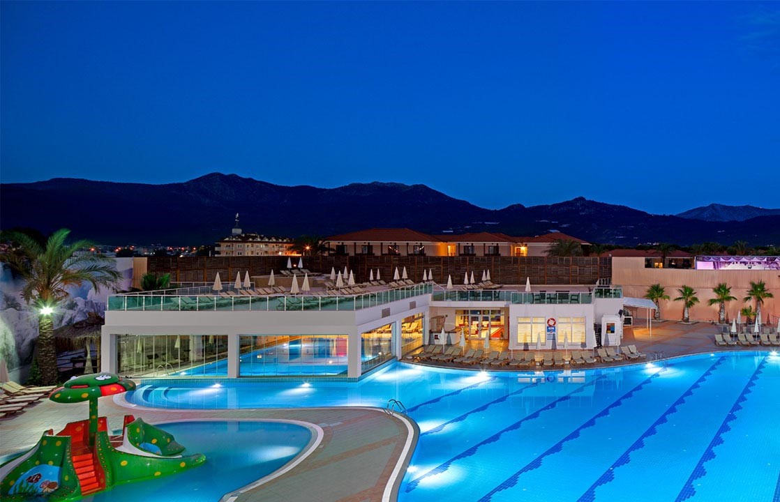 Şah inn Paradise Tatil Köyü Gece Manzarası 