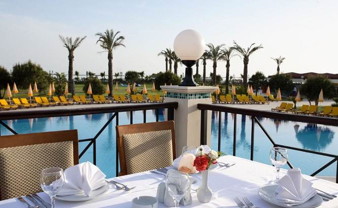Şah inn Paradise Tatil Köyü Havuz Başı Yemek Keyfi