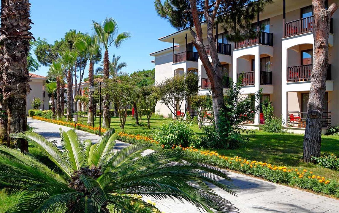 Şah inn Paradise Tatil Köyü Otel Bahçesi