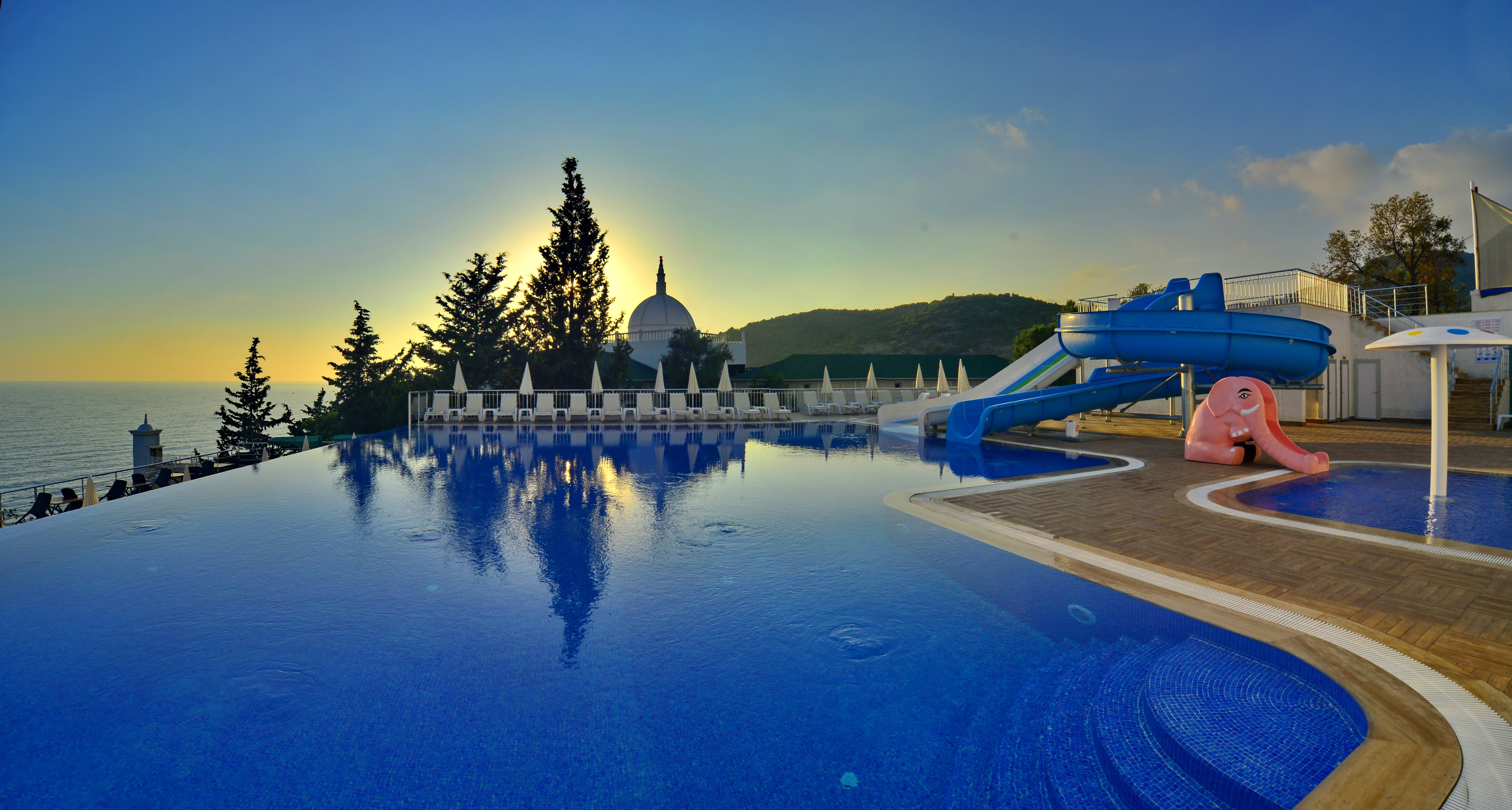 Sea Star Hotel Havuz Deniz Görünümü